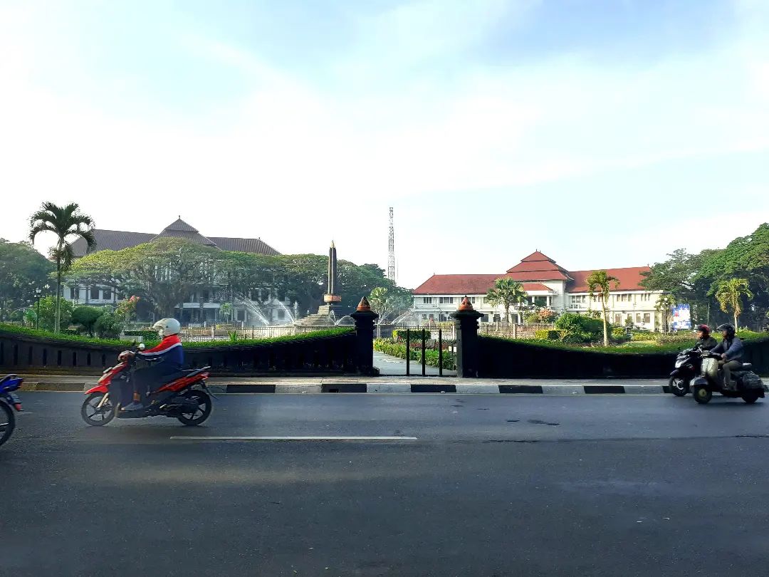 Alun-alun Tugu Malang. Source IG @jeffrypribadi860