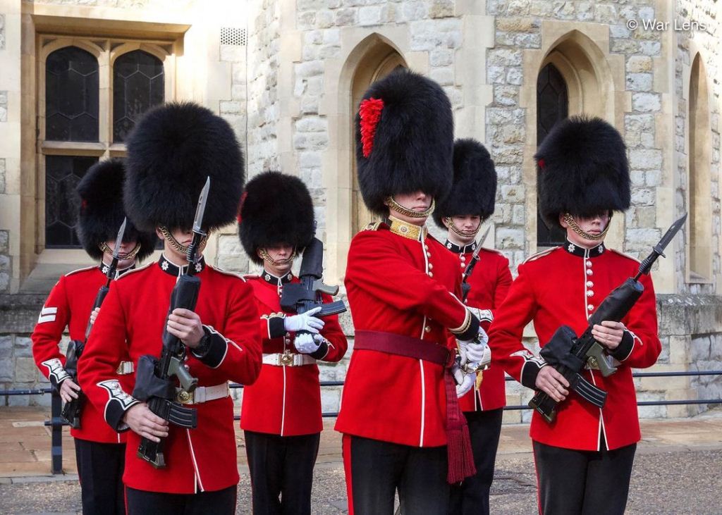 Jangan coba menggangu para Queens Guard, mereka akan bereaksi jika terancam. Pict by IG @war_lens