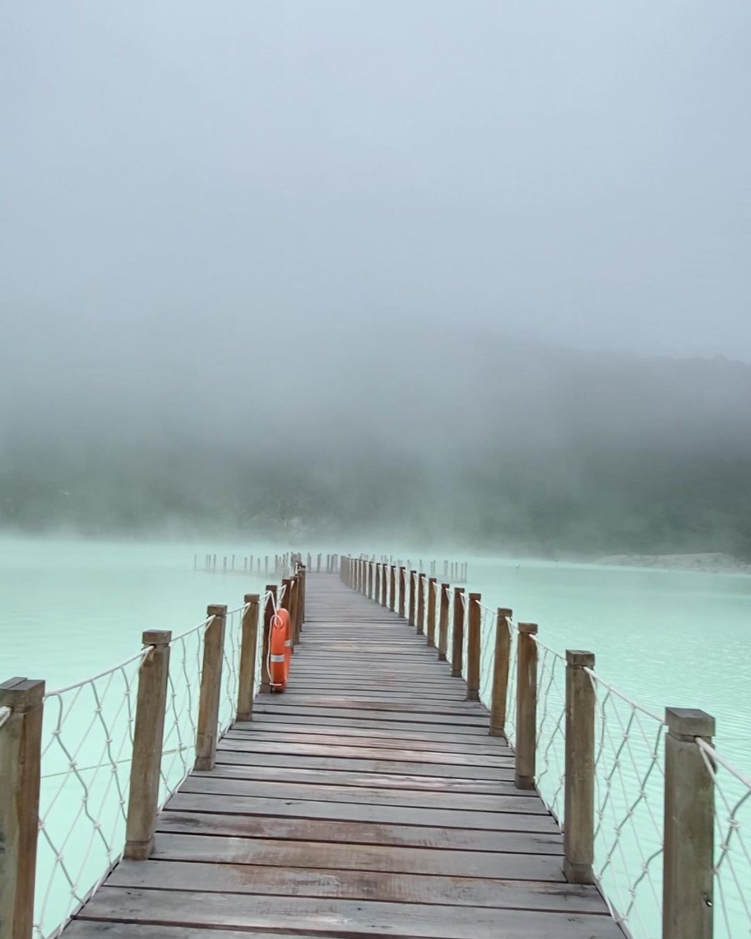 Kawah Putih Bandung. Pict by IG @zakiican