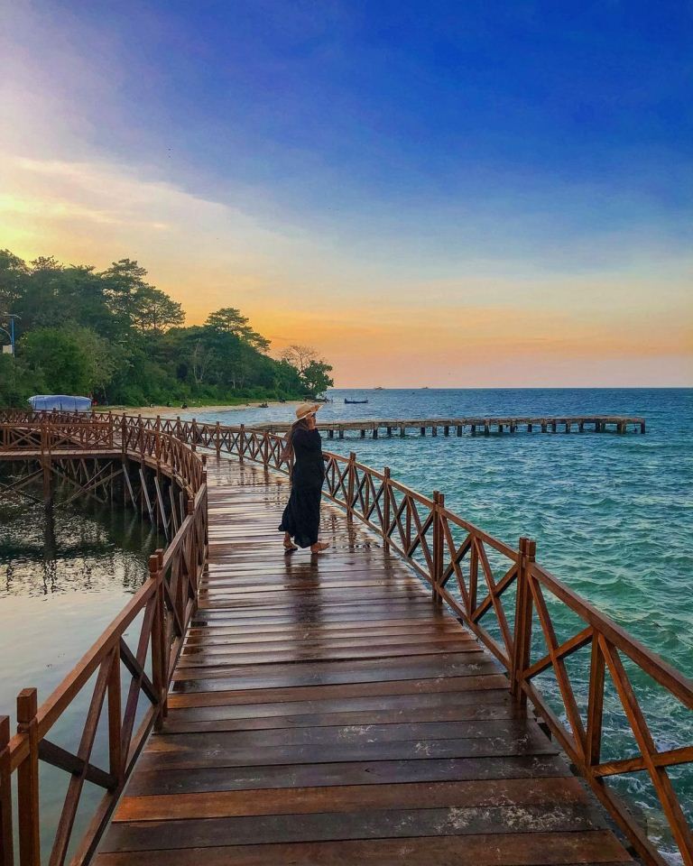 Pulau Panjang Jepara. Pict by IG @rizqinafilaaa