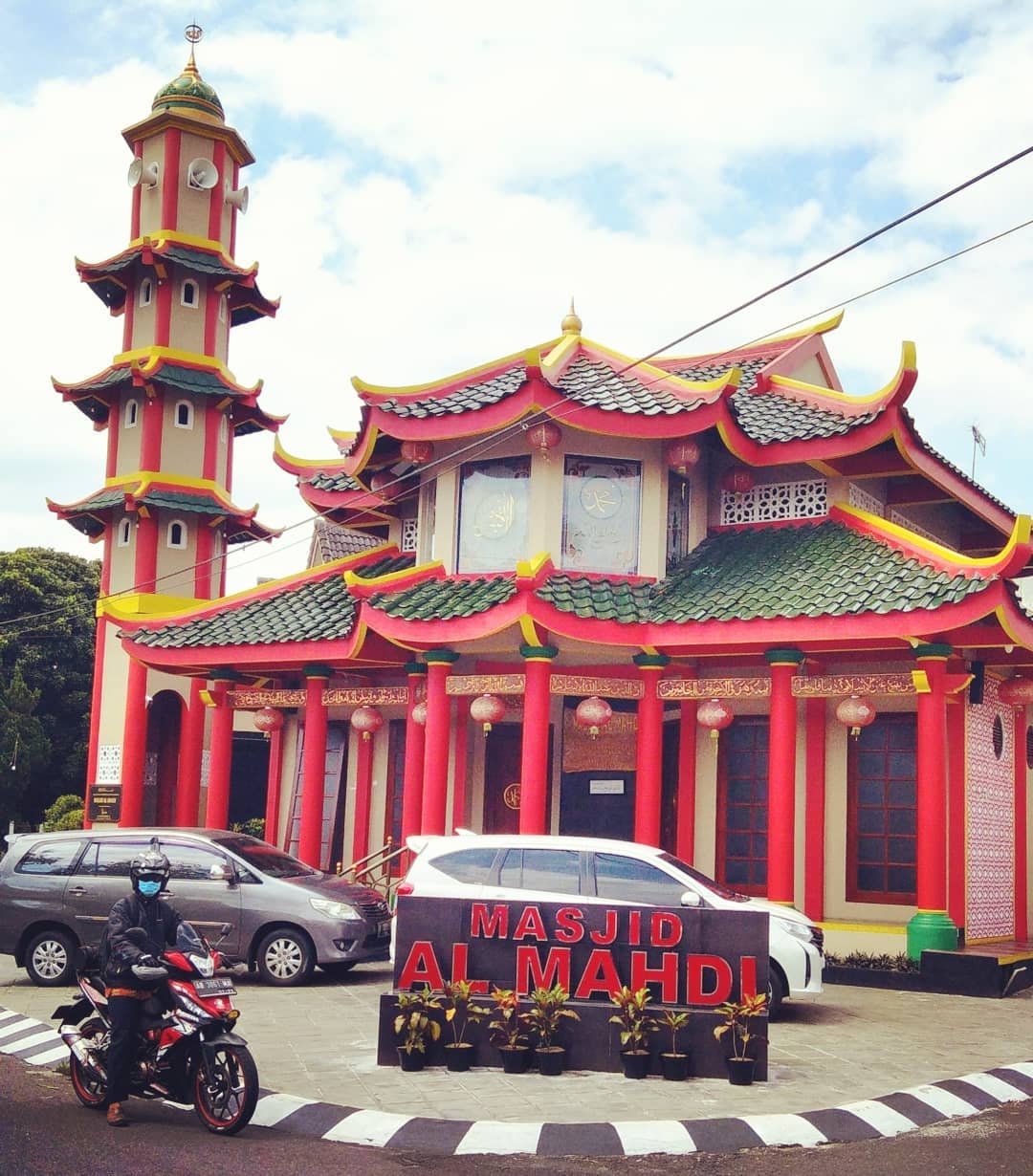 Masjid Al Mahdi - Magelang. Pict by IG aizen_desperado